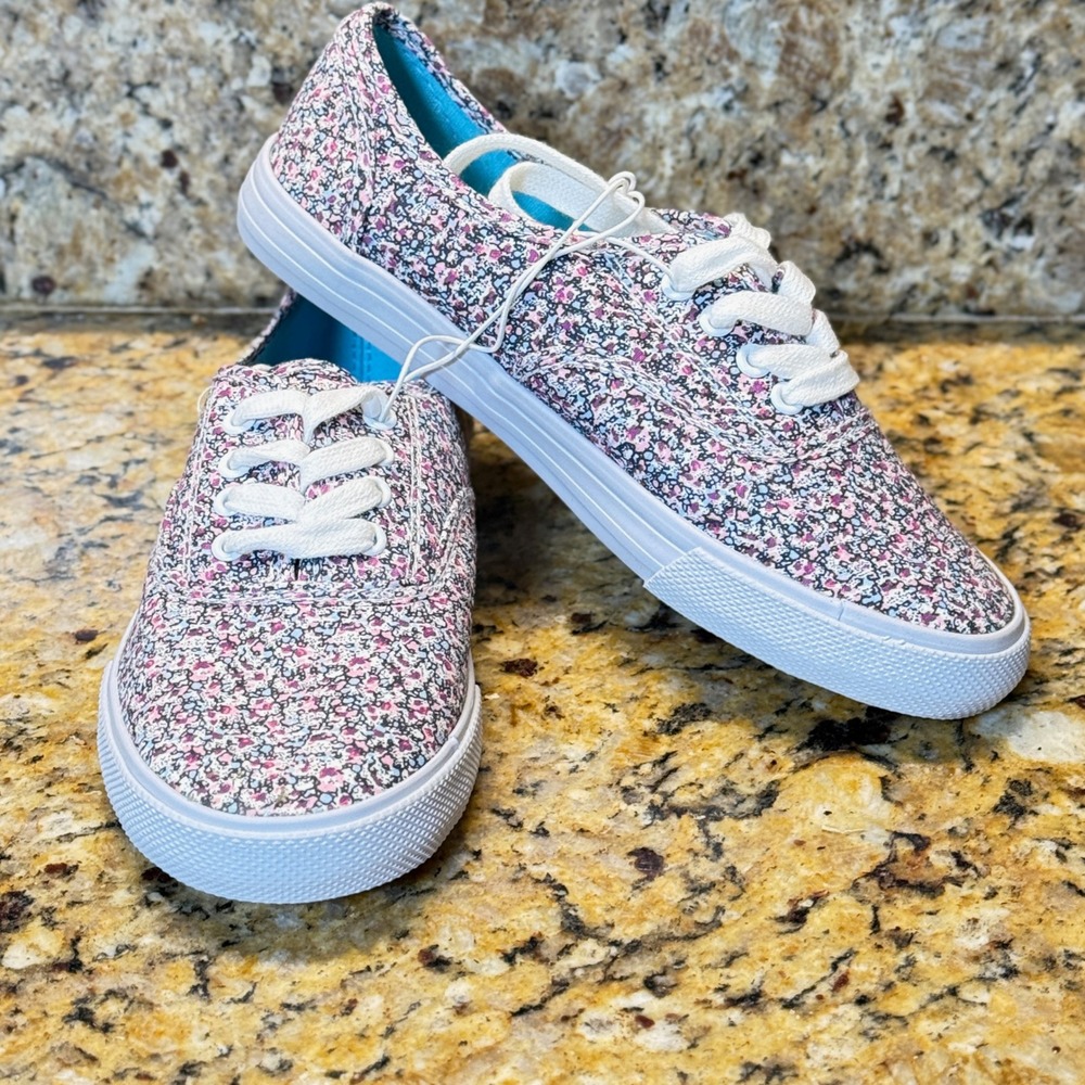 Xhilaration Kids Girls Purple Floral Print Lace Up Canvas Sneakers Size 1